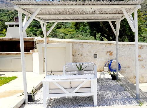 Georgioupoli Villa with heated private pool and BBQ