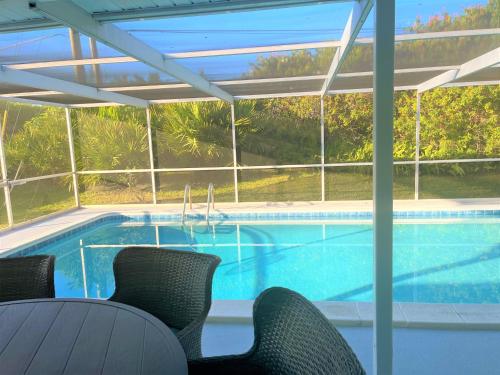 Beautiful Modern Home in Jensen Beach with Heated Pool Near Downtown and Beaches in Jensen Beach, USA