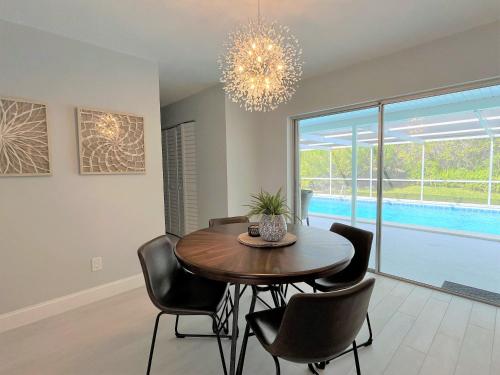 Beautiful Modern Home in Jensen Beach with Heated Pool Near Downtown and Beaches in Jensen Beach, USA