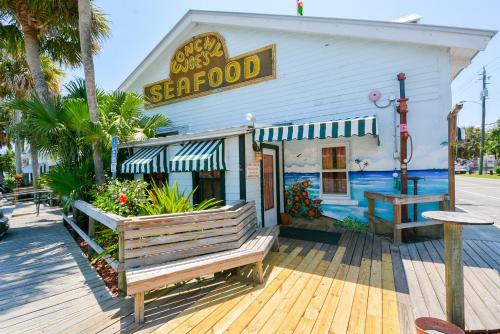 Restaurant, Luxury Stay Near Downtown & Beaches w/ Heated Pool in Jensen Beach (FL)