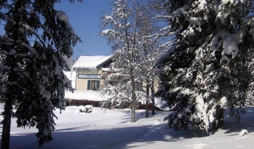 Auberge De La Croix Perrin - image 3