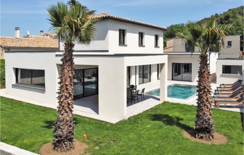 Beautiful home in Saint-Geniès-de-Comola with WiFi and 5 Bedrooms gîte à louer Saint-Geniès-de-Comolas