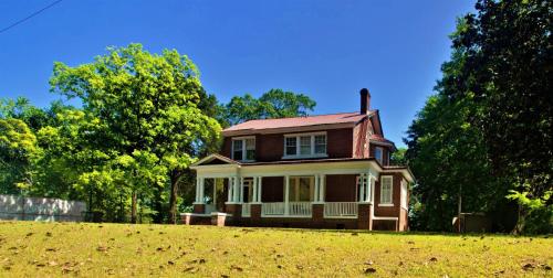 Historic House on the HillDownstairs ONLY