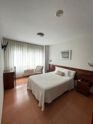 1 double bed, 2 twin beds