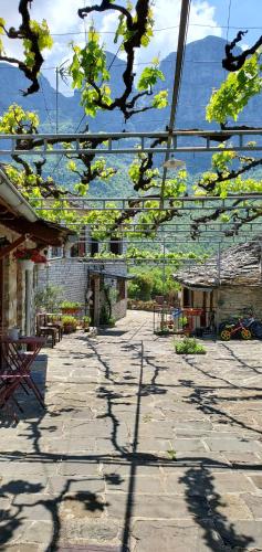 Papigo Astraka II in Papingo városközpont