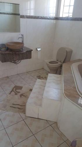 浴室, Carlcyn Homestay in 嘉博羅內