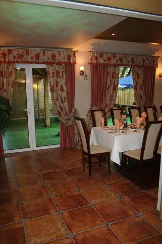 Hotel TenisHouse – Marki, NC