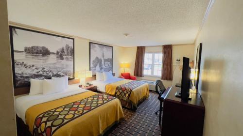 Queen Room with Two Queen Beds - Non-Smoking