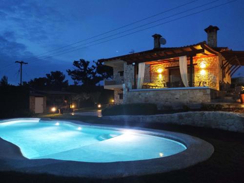 Villa Traditional Estate Heated Pool & Garden, 5 bedrooms - Location saisonnière - Metókhion Patriotikón