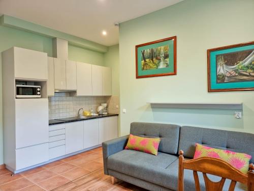 One-Bedroom Apartment image 8