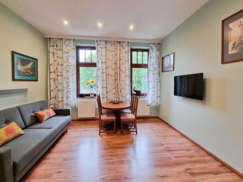 One-Bedroom Apartment image 3
