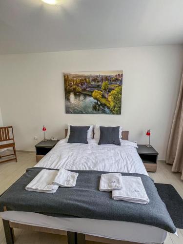 1 double bed, 1 twin bed