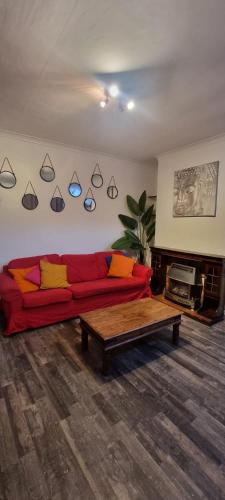 Budget 4 BedRoom house,Entire place.Sleeps 10 gîte à louer The Grafton Hotel