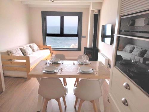 Létesítmények, Vila Mariña. Casa marinera con terraza sobre el mar en Caión (Vila Marina. Casa marinera con terraza sobre el mar en Caion) in Caion