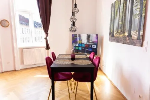 Schönbrunn Palace luxury Apartment 5 min walk in Wien, Österreich