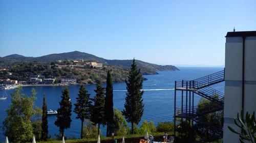 Bilocale con piscine a Capoliveri (LI)