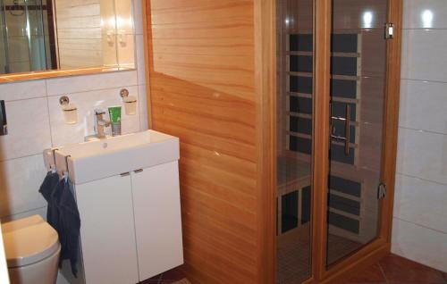 Holiday home Berlin 54 with Game Room - image 5