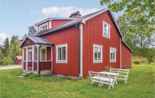 Awesome home in motfors with 2 Bedrooms and WiFi - Åmotfors