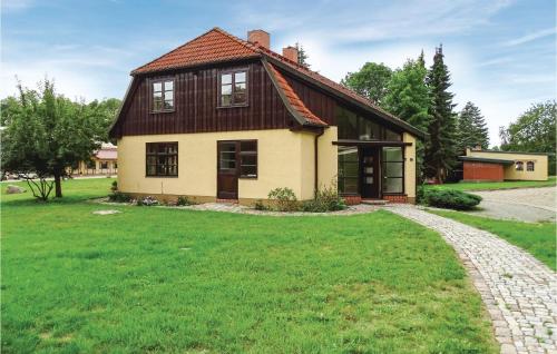 Awesome home in Kuhlen Wendorf with 4 Bedrooms, Sauna and WiFi