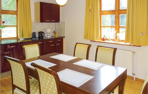 Awesome home in Kuhlen Wendorf with 4 Bedrooms, Sauna and WiFi