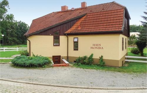 Lovely Home In Kuhlen Wendorf With Kitchen