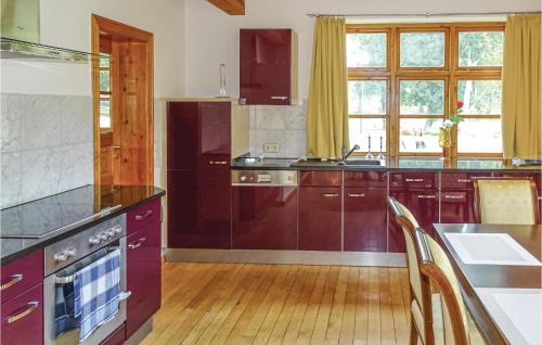 Stunning home in Kuhlen Wendorf with Sauna WiFi and 5 Bedrooms - image 11