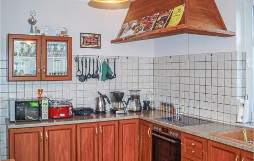 kuchyně, 4 Bedroom Awesome Home In Woldegk in Woldegk