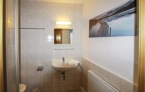 Two-Bedroom Apartment in Crinitzberg/Barenwald - image 3