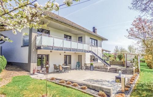 Cozy Apartment In Krperich-obersgegen With Wifi