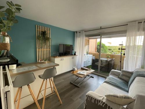 Chaleureux appartement face au Port Sta Lucia, tout à pieds, wifi - Location saisonnière - Saint-Raphaël