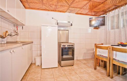 2 Bedroom Stunning Home In Herceg Novi