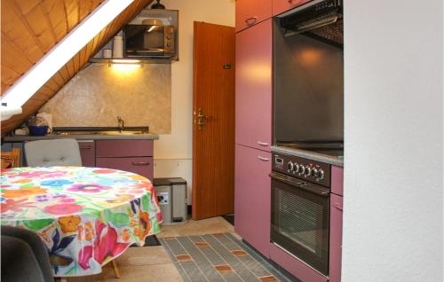Beautiful apartment in Wurster Nordseeküste w/ WiFi and 2 Bedrooms - image 7