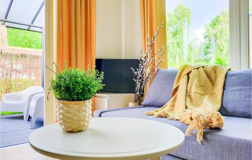  2 Bedroom Cozy Home In Heinkenszand in heinkenszand