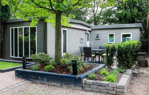  Awesome Home In Reutum With Heated Swimming Pool, Ferienwohnung in Reutum