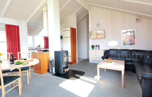 Ferienhaus mit Sauna und Whirlpool in Friedrichskoog Spitze Strandpark 7