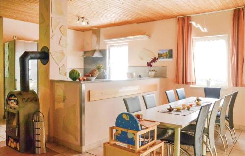 kuchyně, Awesome Home In Priborn With Sauna in Priborn