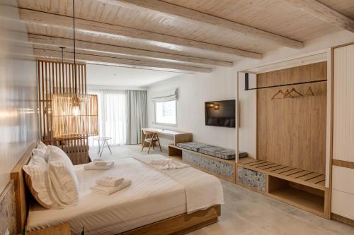 Honeymoon Suite with Sea View image 5