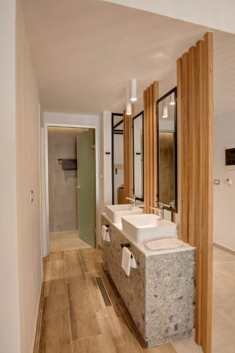Honeymoon Suite with Sea View image 6