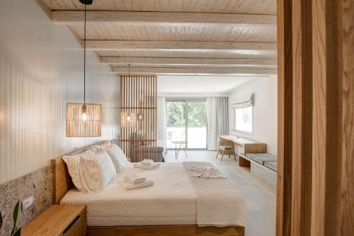 Honeymoon Suite with Sea View image 7