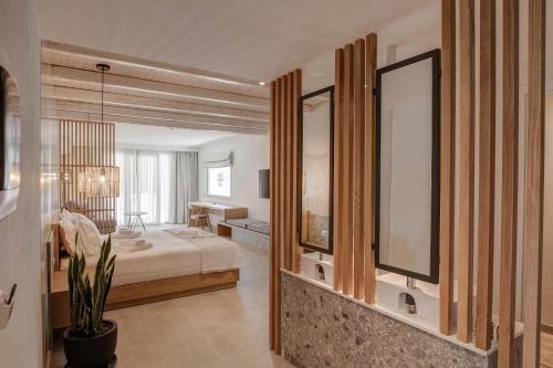 Honeymoon Suite with Sea View image 8