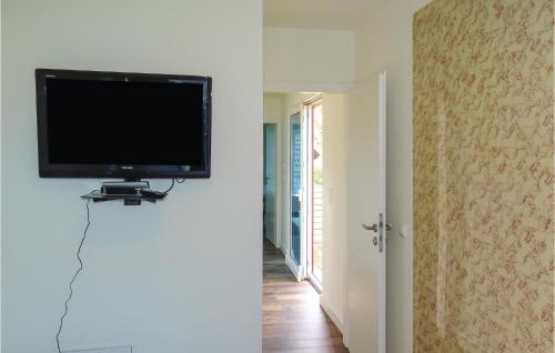 Stunning home in Kuhlen Wendorf w/ WiFi and 2 Bedrooms - image 11