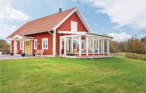 Stunning home in Mariannelund with 3 Bedrooms and Sauna, Kulla