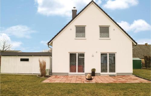 Amazing home in Garz with 3 Bedrooms and WiFi