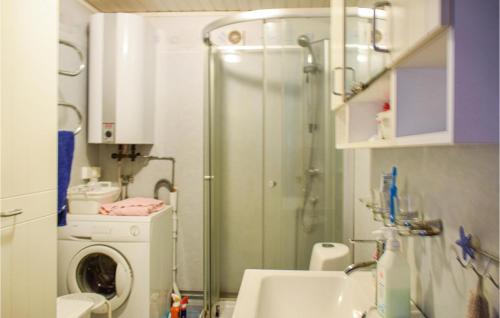 Bathroom, 3 Bedroom Stunning Home In Borgholm in Borgholm