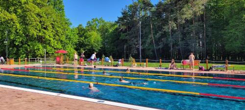 สระว่ายน้ำ, Ubytovani Trebon - apartmany Rozmberk, Svet a Bastyr in ใจกลางเมืองเทรบอน