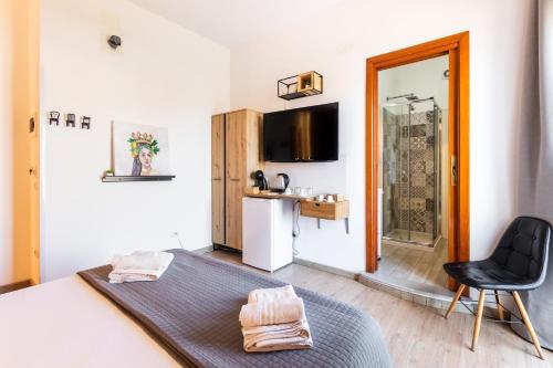 Double Room with Lateral Sea View image 9