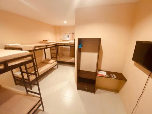 Claytown Pension House Room Type - 6-Bed Mixed Dormitory Room