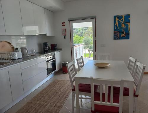 Casa Citrus Limao - Between the Hills & the Ocean in Torres e Cercas