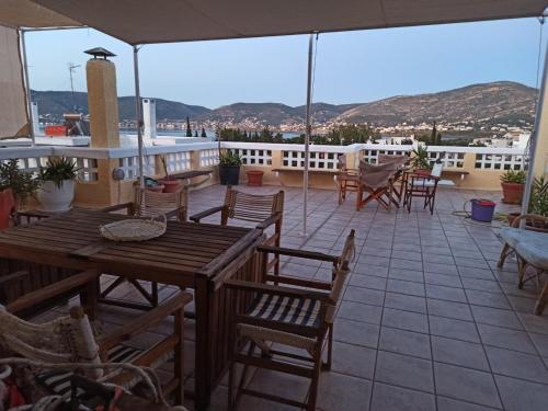 Claires 150m from the sea , great view 3 rooms15 min from the airport gîte à louer Limín Mesoyaías