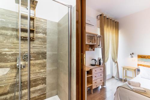Deluxe Double Room with Side Sea View image 9